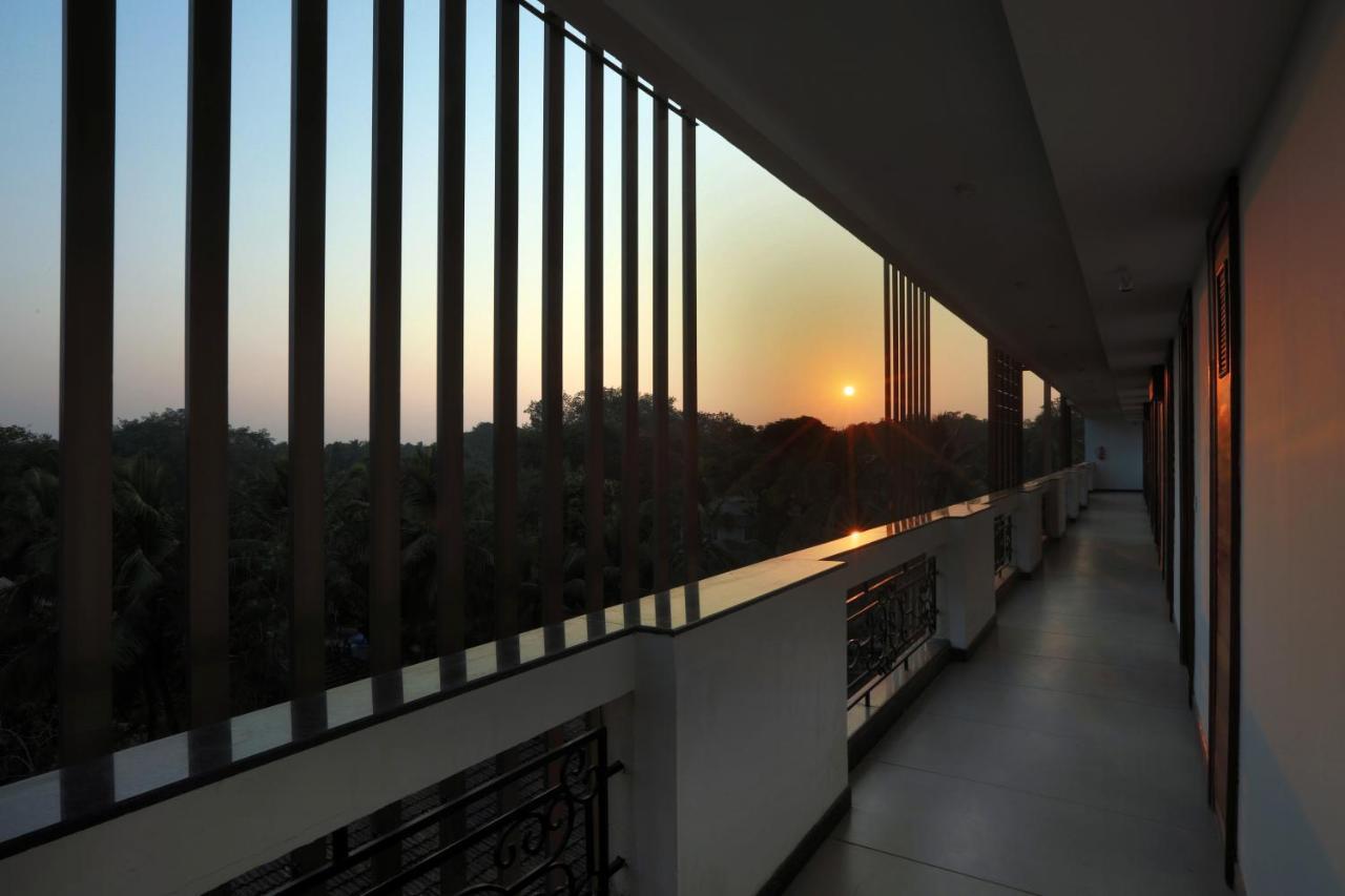 Resort The Lohias, Goa 坎多林 外观 照片